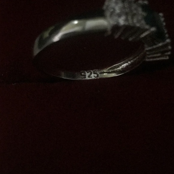 Classic designed Blue Topaz Ring - Picture 6 of 12